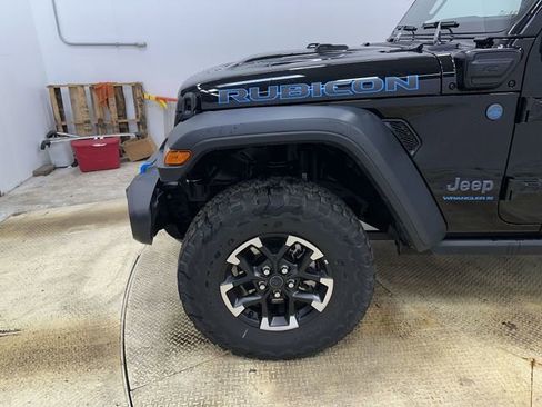 Used 2025 Jeep Wrangler Unlimited Rubicon 4xe w/ Convenience Group image 19