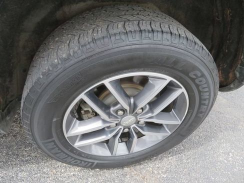Used 2017 Jeep Grand Cherokee Limited RWD image 11