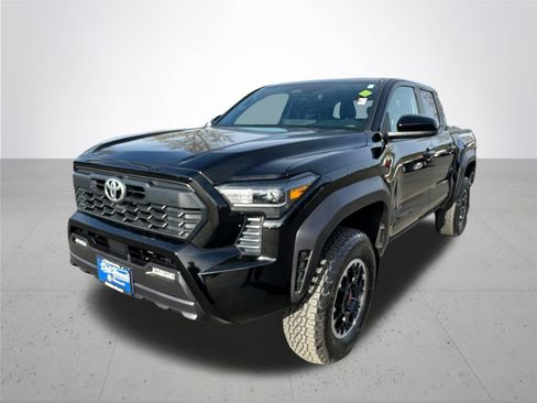 Used 2024 Toyota Tacoma TRD Off-Road image 2