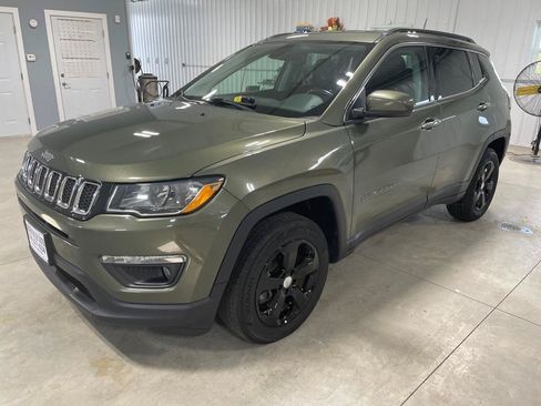 Used 2020 Jeep Compass Latitude w/ Popular Equipment Group AWD/4WD image 3