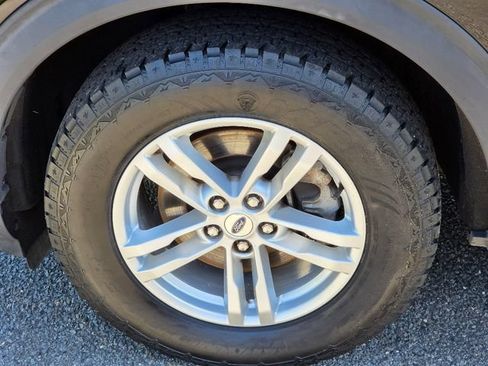 Used 2020 Ford Explorer XLT w/ Equipment Group 202A AWD/4WD image 18