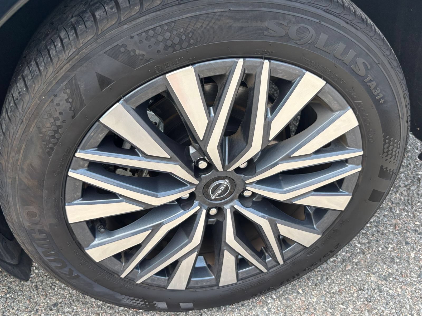Used 2025 Nissan Altima 2.5 SV FWD image 29