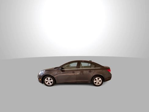 Used 2016 Chevrolet Cruze LT w/ Technology Package FWD image 5