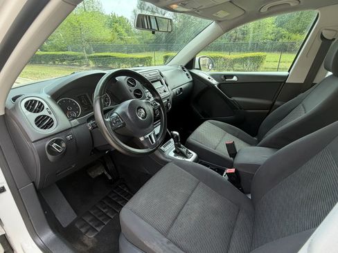 Used 2014 Volkswagen Tiguan S image 9