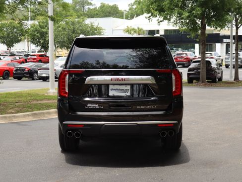 Used 2022 GMC Yukon Denali AWD/4WD image 8