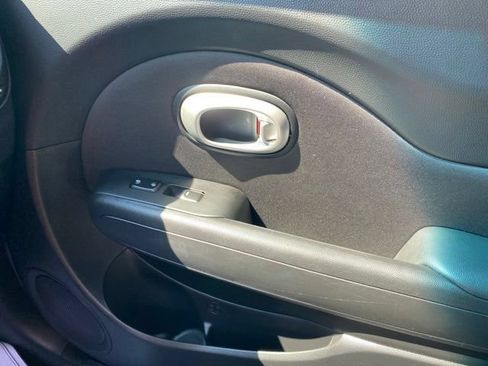 Used 2017 Kia Soul FWD image 18