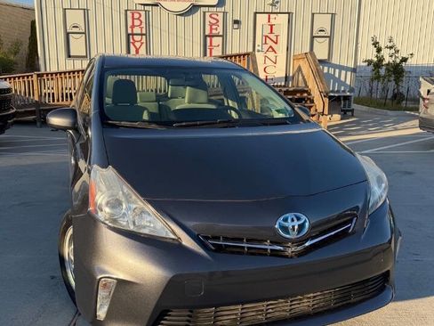 Used 2012 Toyota Prius V Five image 2