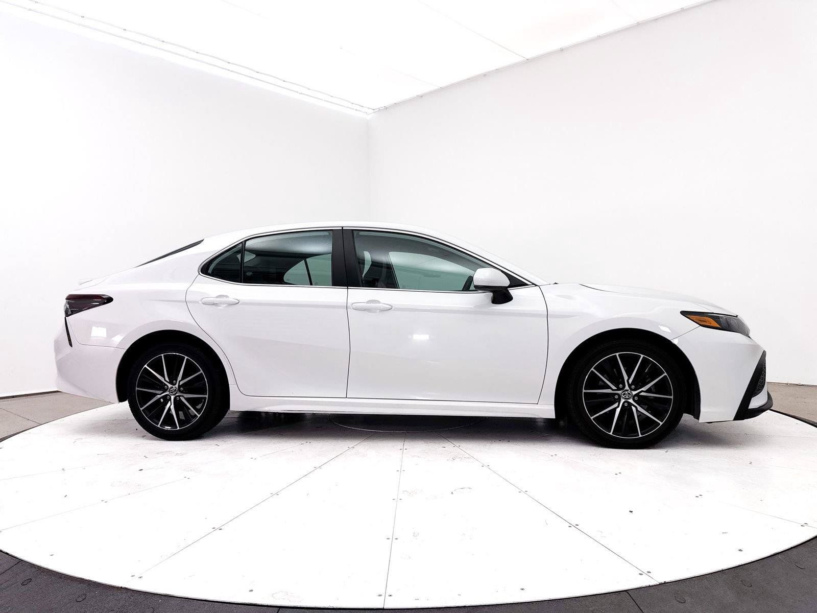 Used 2021 Toyota Camry SE FWD image 36