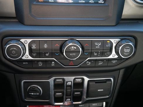Used 2019 Jeep Wrangler Unlimited Rubicon w/ Cold Weather Group AWD/4WD image 21