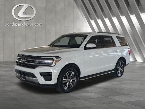Used 2023 Ford Expedition XLT RWD image 3