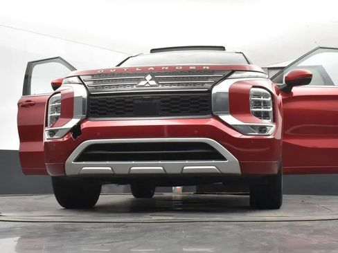 Used 2024 Mitsubishi Outlander SEL FWD image 11