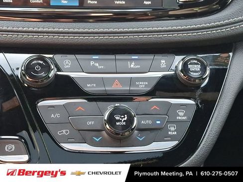 Used 2025 Chrysler Pacifica Limited FWD image 20