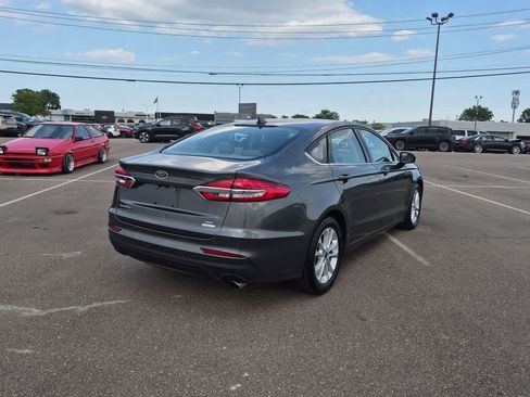 Used 2020 Ford Fusion SE FWD image 6