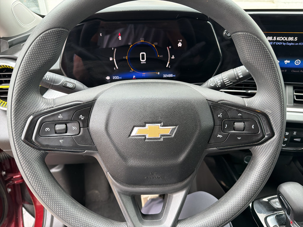 Used 2025 Chevrolet Trax LT FWD image 12