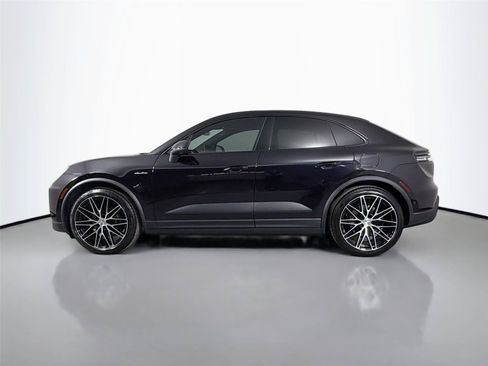 Certified 2026 Porsche Macan 4 Electric RWD image 2