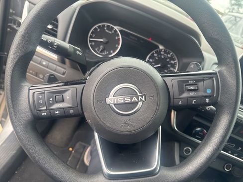 Used 2023 Nissan Rogue SV AWD/4WD image 17