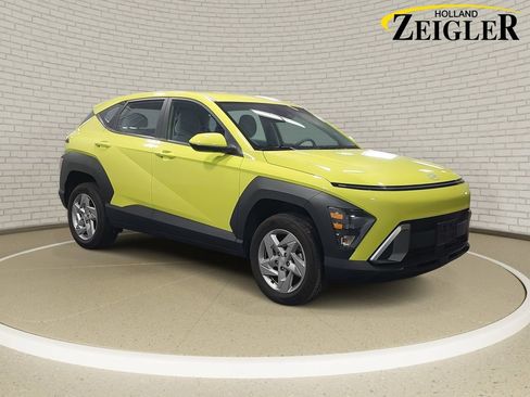Certified 2024 Hyundai Kona SE image 3