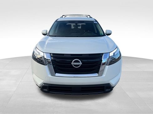 Used 2024 Nissan Pathfinder SV image 9