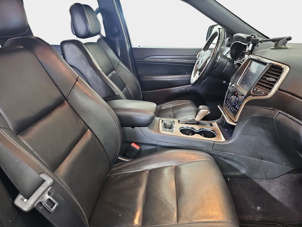 Used 2017 Jeep Grand Cherokee Limited AWD/4WD image 12