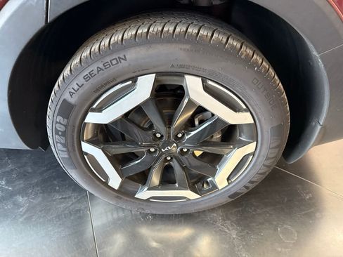 Used 2023 Kia Telluride EX w/ EX Captain's Chair Package FWD image 8