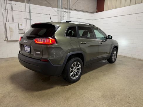Used 2019 Jeep Cherokee Latitude Plus w/ Cold Weather Group AWD/4WD image 9
