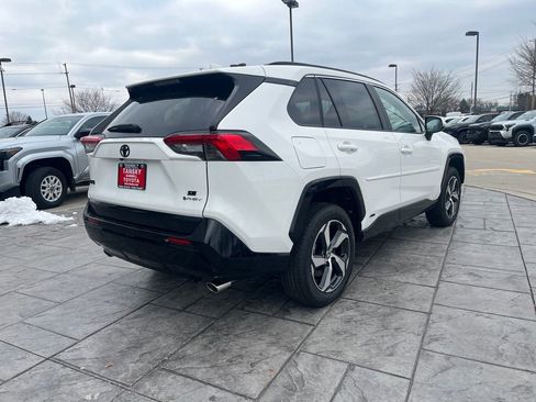 New 2025 Toyota RAV4 SE image 5