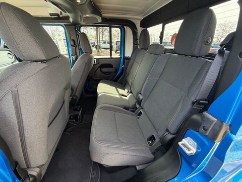 Used 2024 Jeep Gladiator Sport image 17