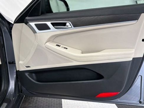 Used 2017 Genesis G80 3.8 w/ Option Group 03 image 23