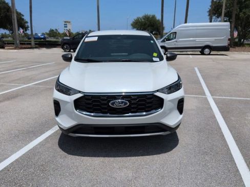 Certified 2025 Ford Escape ST-Line w/ Equipment Group 301A FWD image 9
