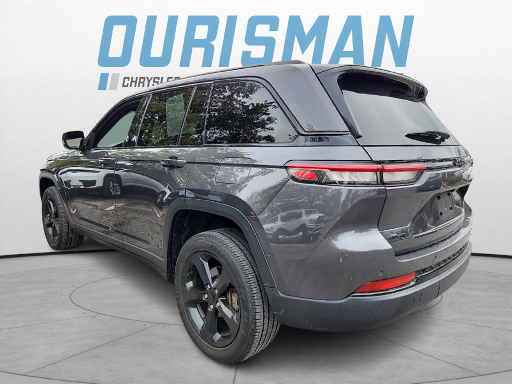 Used 2023 Jeep Grand Cherokee Altitude AWD/4WD image 4
