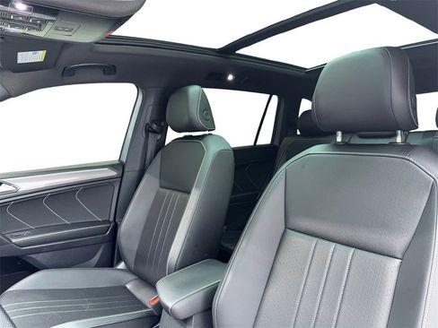 Used 2024 Volkswagen Tiguan SE R-Line image 37