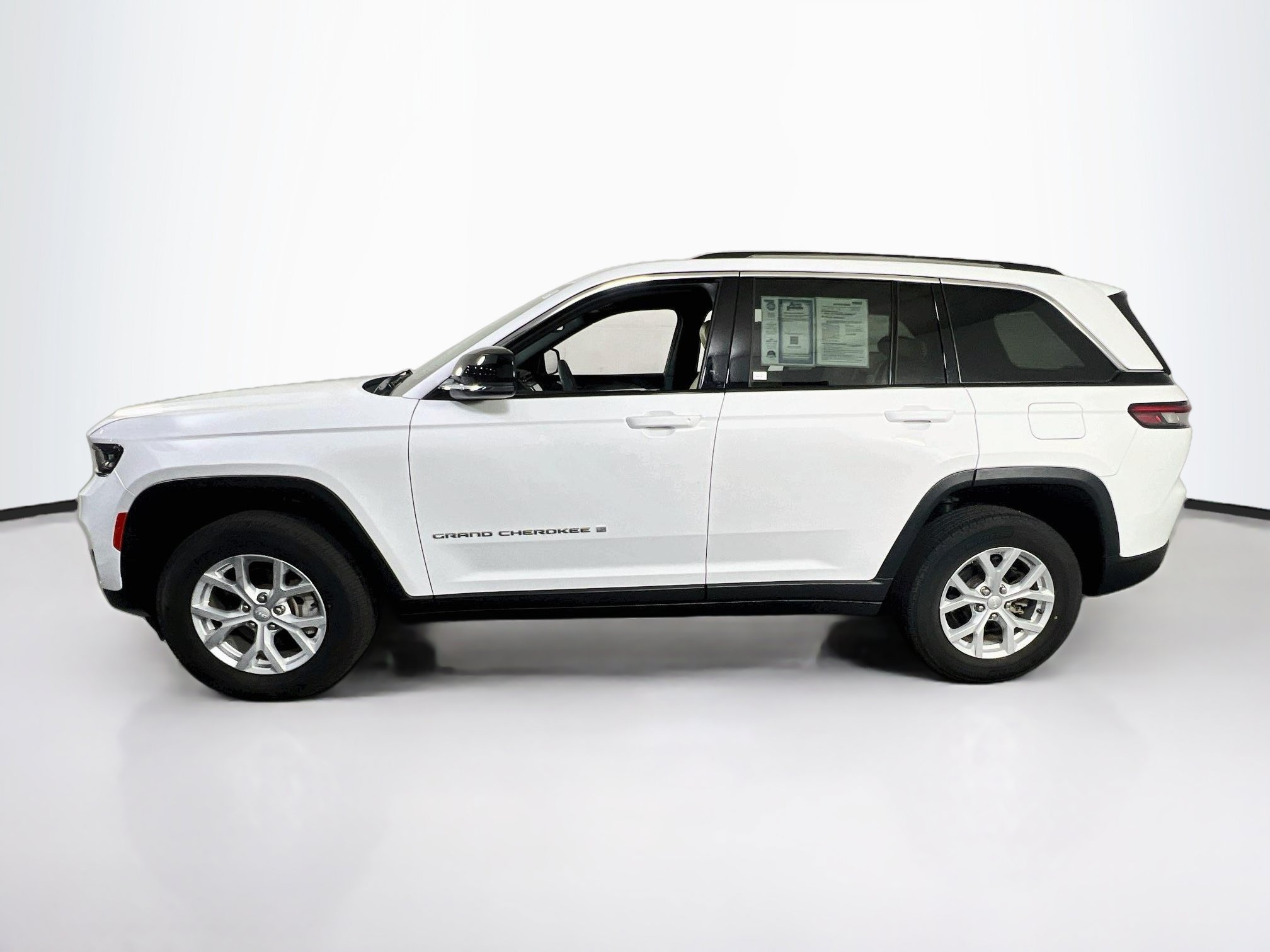 Used 2023 Jeep Grand Cherokee Limited AWD/4WD image 8