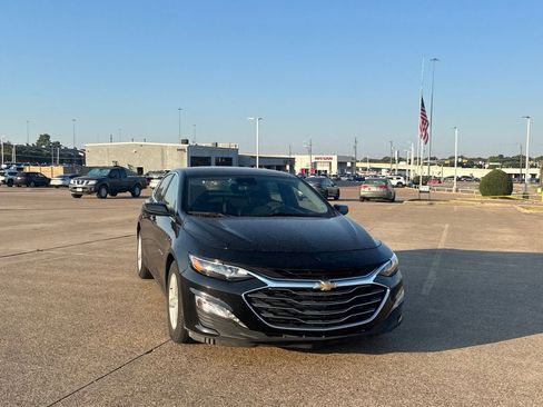 Used 2025 Chevrolet Malibu LT FWD image 4