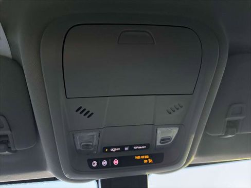 Used 2024 Chevrolet Equinox LT image 31