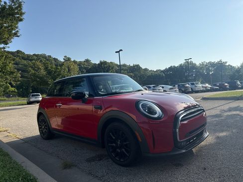 Used 2023 MINI Cooper 2-Door Hardtop FWD image 3