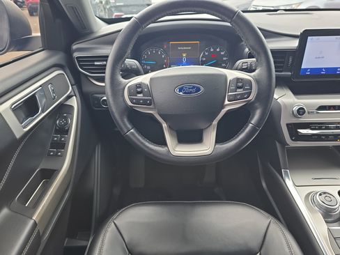 Used 2022 Ford Explorer XLT w/ Equipment Group 202A AWD/4WD image 14