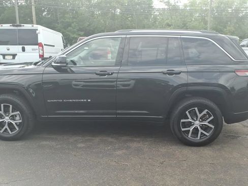 Certified 2023 Jeep Grand Cherokee Limited AWD/4WD image 4