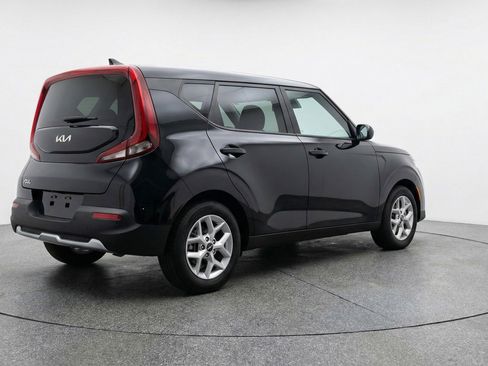 Used 2025 Kia Soul LX w/ LX Technology Package FWD image 9