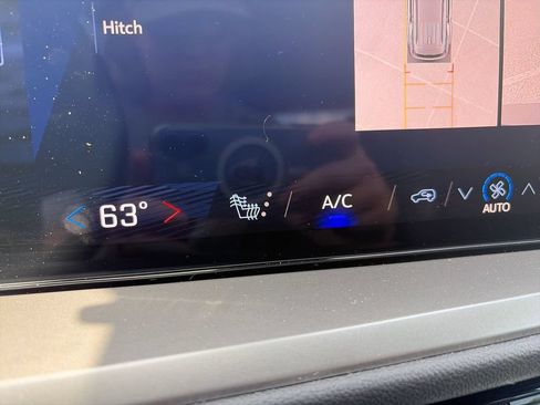Used 2025 Chevrolet Traverse LT w/ Enhanced Driving Package FWD image 22