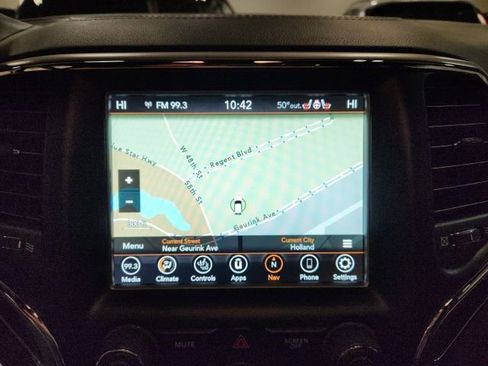 Used 2018 Jeep Grand Cherokee Overland image 18