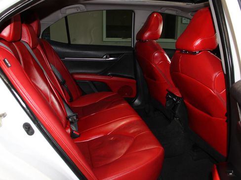 Used 2020 Toyota Camry XSE FWD image 32