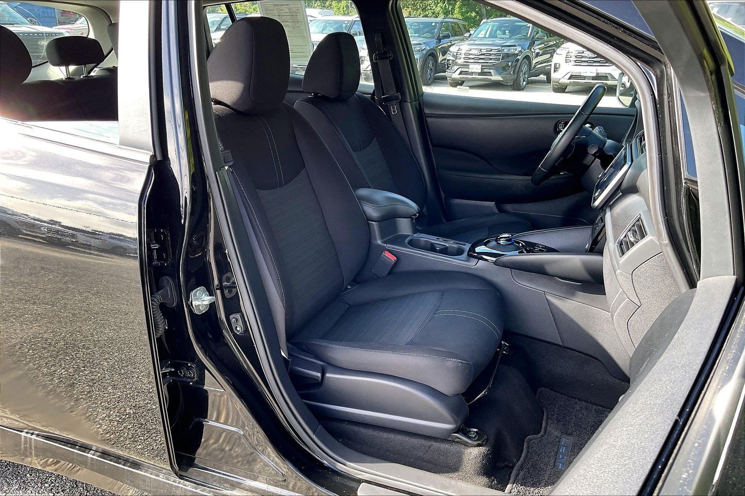 Used 2022 Nissan Leaf SV w/ SV Technology Package FWD image 7