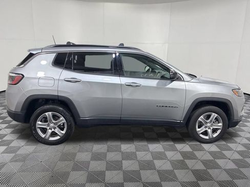 Used 2023 Jeep Compass Latitude AWD/4WD image 8