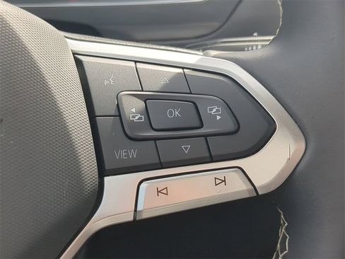 Used 2024 Volkswagen Tiguan SE image 31