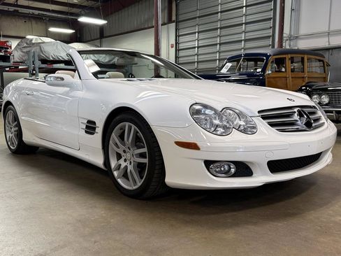 Used 2008 Mercedes-Benz SL 550 image 2