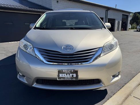 Used 2017 Toyota Sienna XLE Premium image 8