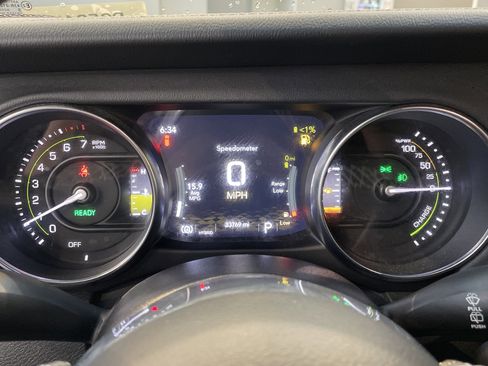 Used 2022 Jeep Wrangler Unlimited Sahara w/ Cold Weather Group AWD/4WD image 21
