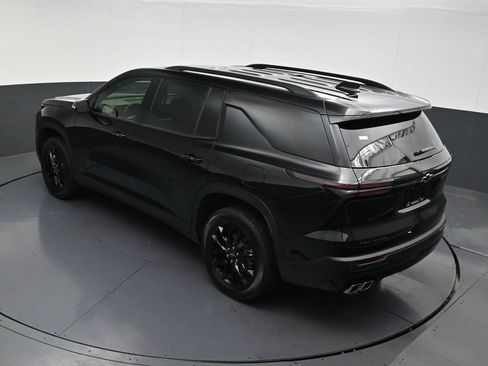 Used 2023 Chevrolet Traverse LT FWD image 16
