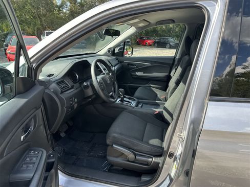 Used 2019 Honda Ridgeline Sport image 2