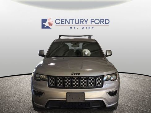 Used 2018 Jeep Grand Cherokee Altitude AWD/4WD image 4